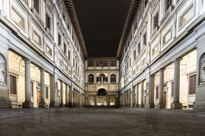 Florence Evening Walking Tour: Stories of Power, Love & Betrayal - Santo Stefano al Ponte and forgotten intrigue