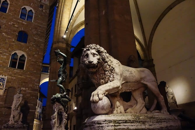 Florence Evening Walking Tour: Stories of Power, Love & Betrayal - Palazzo Buondelmonti and the feud that changed Florence