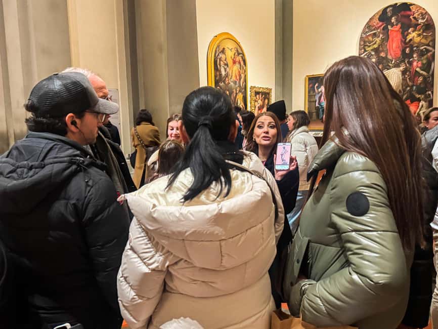 Florence: Exclusive Evening Tour of Michelangelo's David - Guides, languages, and the feel of the visit
