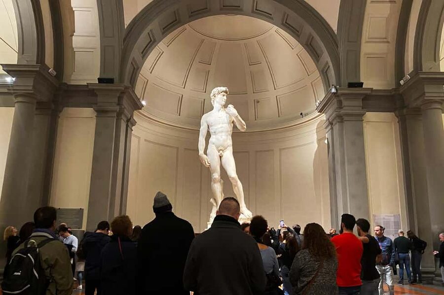 Florence: Exclusive Evening Tour of Michelangelo's David - One hour with a guide, then time on your own