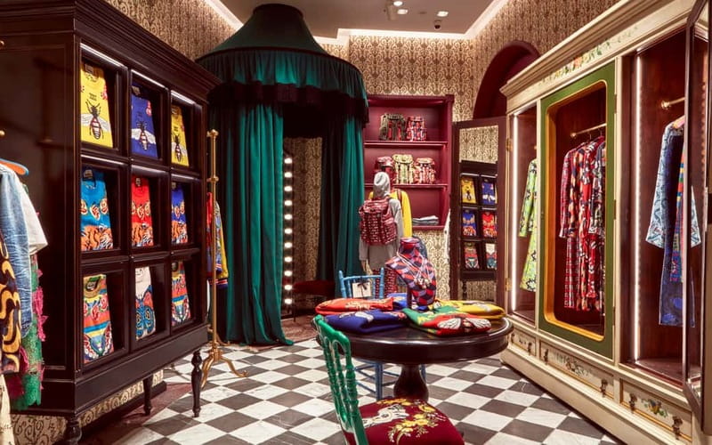Florence: Fashion History Guided Walking Tour & Museum Visit - Florence’s cloth trade before Ferragamo