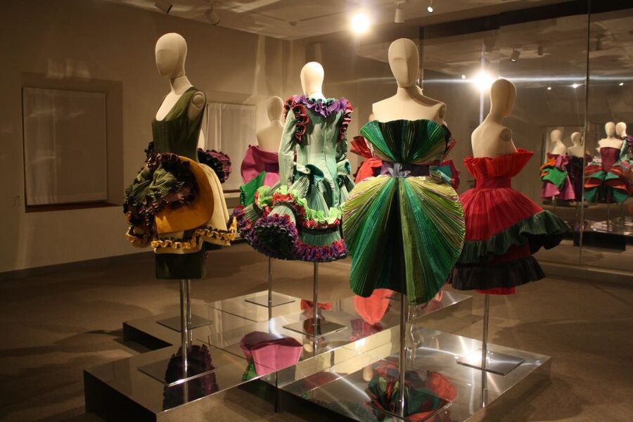 Florence: Fashion Private Tour with Museum Visits - Via de’ Tornabuoni turns the transfer into part of the tour