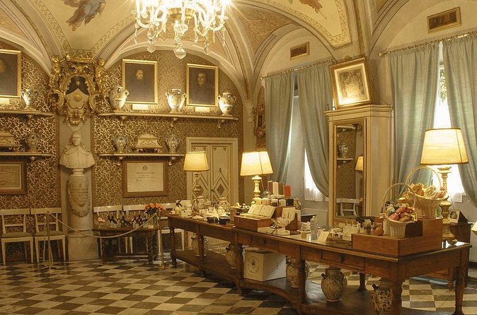 Florence Fashion Tour: Gucci, Ferragamo & the Officina Profumo - Gucci Garden in Piazza della Signoria