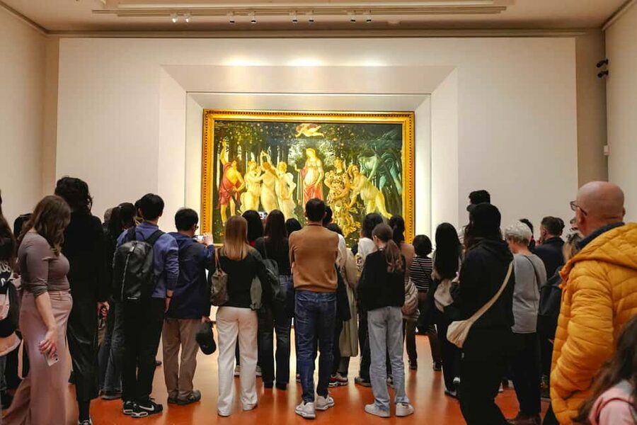 Florence: Fast Track Uffizi Gallery Guided Tour - Entering through the priority line