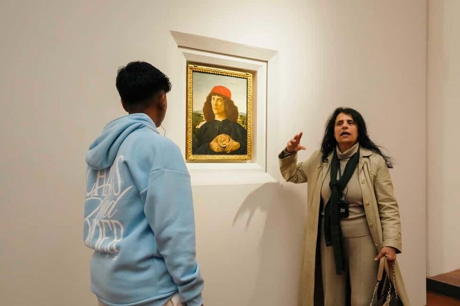 Florence: Fast Track Uffizi Gallery Guided Tour - Meeting at Leonardo’s statue