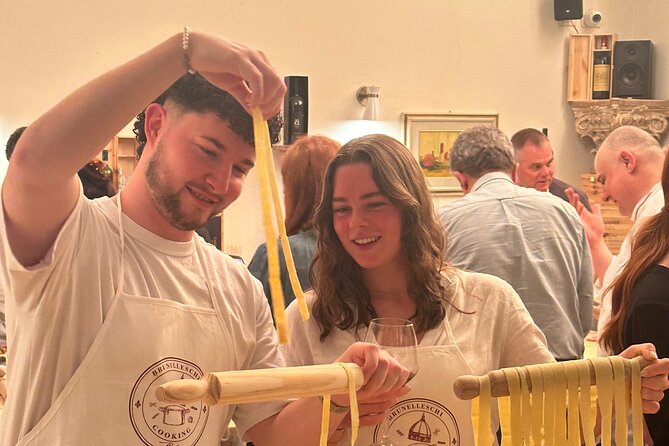 Florence: Flambé Cheese Wheel Truffle Pasta Class & Tiramisù - Meeting your chef on Via de Bardi