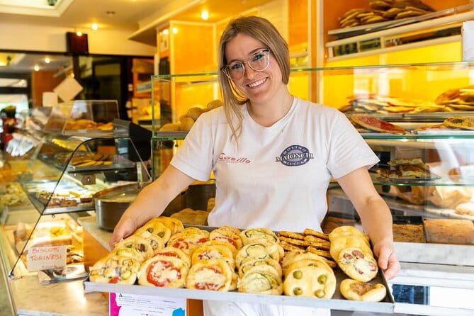 Florence Food Tour of 10+ Authentic Tastings with Cheeses & Wines - Why a food walk works so well in Florence