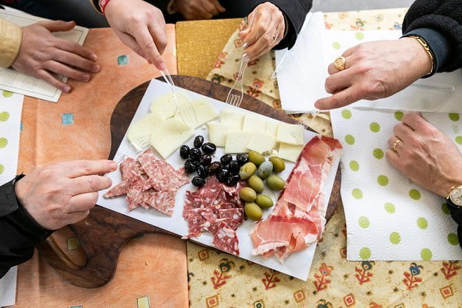Florence Food Tour of 10+ Authentic Tastings with Cheeses & Wines - San Lorenzo on Sunday: a different market mood