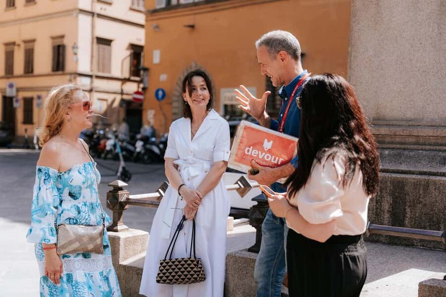 Florence: Food & Wine Tour in Oltrarno Neighborhood - Why Oltrarno makes a better food setting