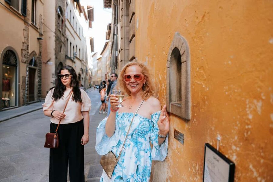 Florence: Food & Wine Tour in Oltrarno Neighborhood - La Sorbettiera ends with regional gelato