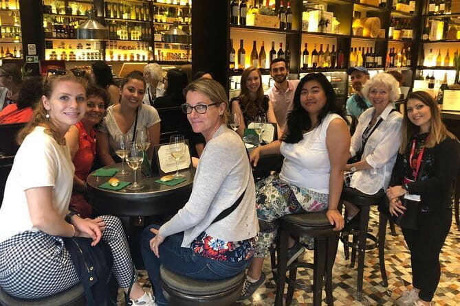 Florence Food & Wine Tour: Tuscan Tastings with Local Guide - Piazza della Signoria and the cooking of ordinary homes