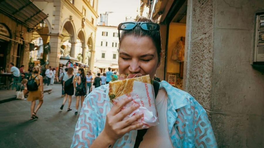 Florence Foodies Tour: Savor Tuscan Flavors & Fine Wine - Piazza della Signoria and Casa Martelli