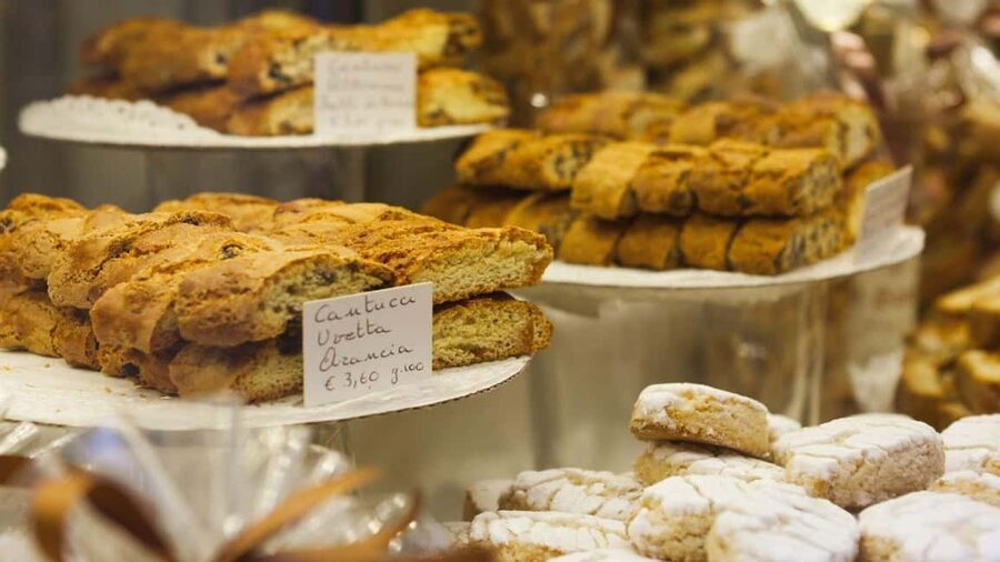 Florence Foodies Tour: Savor Tuscan Flavors & Fine Wine - Piazza della Repubblica and the start of the walk