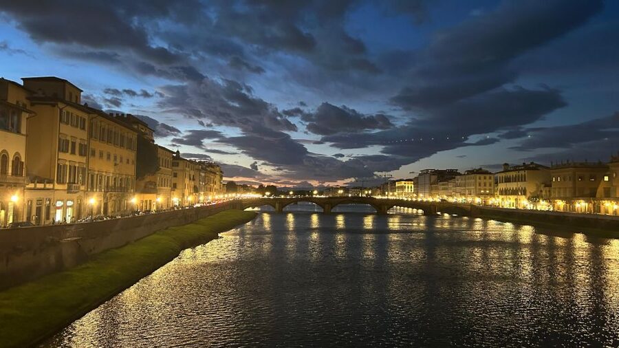 Florence Footsteps: Unveiling the Treasures of the Medicis - Ponte Vecchio and the Arno