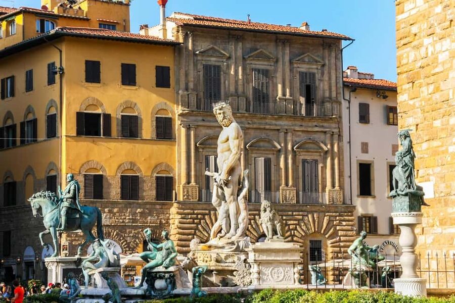 Florence: (French) Walking Tour with a licensed guide - Starting at Piazza della Repubblica