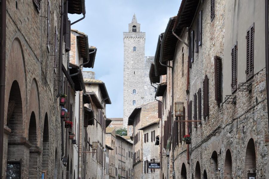 Florence: Full-Day Private Tour of Chianti and San Gimignano - From Florence to the Chianti hills