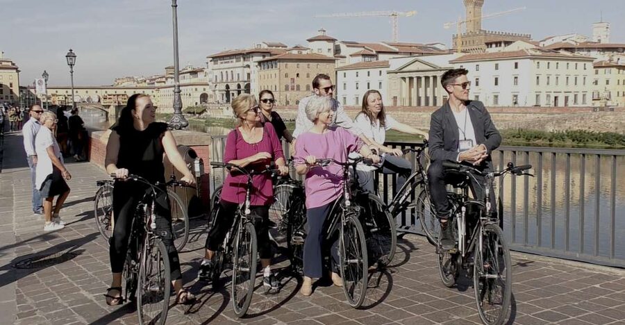 Florence: Guided Bike Tour with Piazzale Michelangelo - Ponte Vecchio and Palazzo Pitti