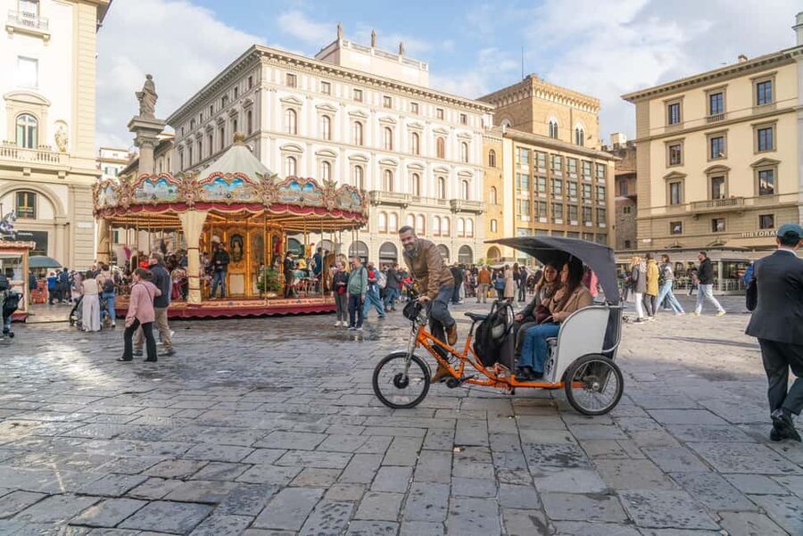 Florence: Guided City Tour by Rickshaw - Florence’s medieval area and Piazza della Signoria