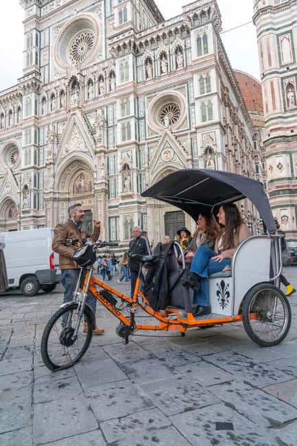 Florence: Guided City Tour by Rickshaw - Meeting in Republic Square and settling into the ride