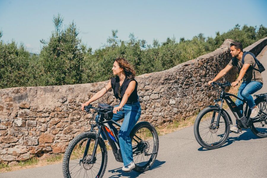 Florence: Guided Electric Bike Tour with Gelato - Guides, group size, and the human touch