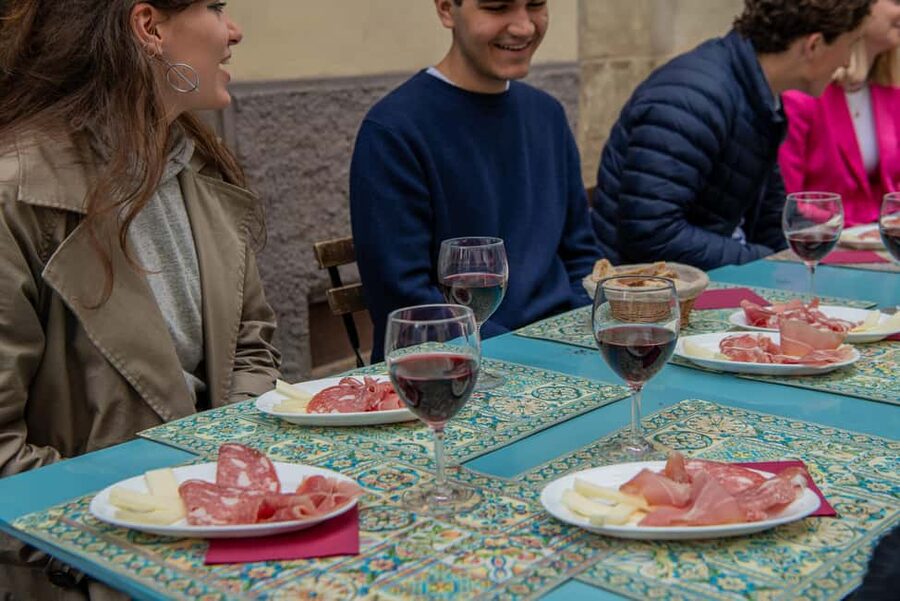 Florence: Guided Food Walking Tour with Tuscan Classics - Tuscan food starts with humble ingredients