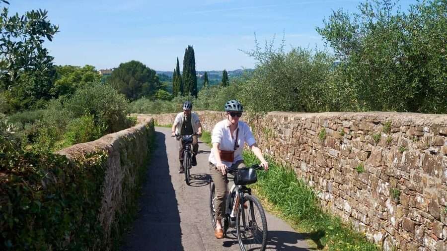 Florence: Half-Day Tuscan Countryside E-bike Tour with Wine - Leaving Florence through the Oltrarno