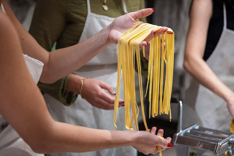 Florence: Handmade Pasta & Dessert Class with Unlimited Wine - The optional afternoon street-food tour