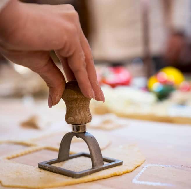 Florence: Handmade Ravioli & Pasta Class with Unlimited Wine - Timing, meeting point, and what to wear