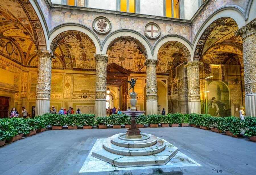 Florence: History Walking Tour with Wine Tasting - Wine and typical appetizers after the walk