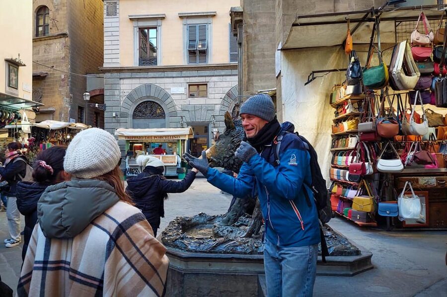 Florence in one Day: Walking Tour with Uffizi and Accademia - Walking through the city center