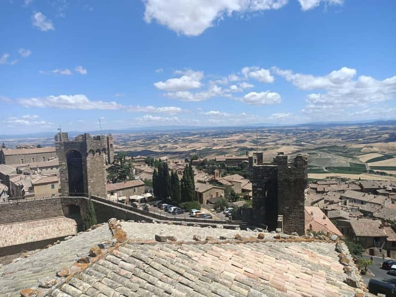 Florence: Montalcino, Montepulciano & Val d Orcia with lunch - Montepulciano above the Val di Chiana