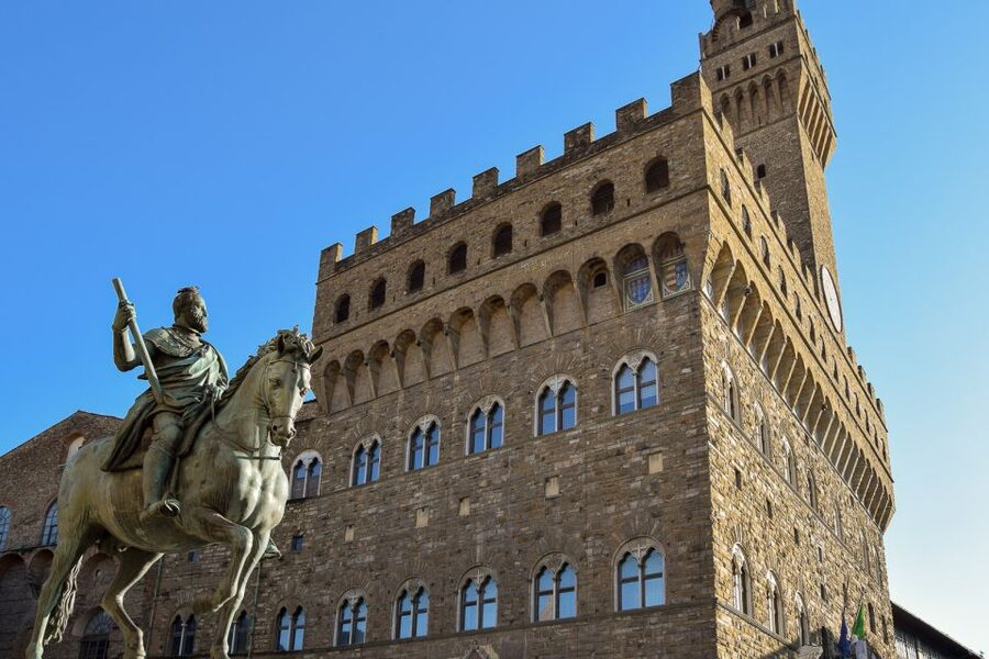 Florence: Mysteries of the Medici Guided Walking Tour - San Lorenzo, churches, and Medici patronage