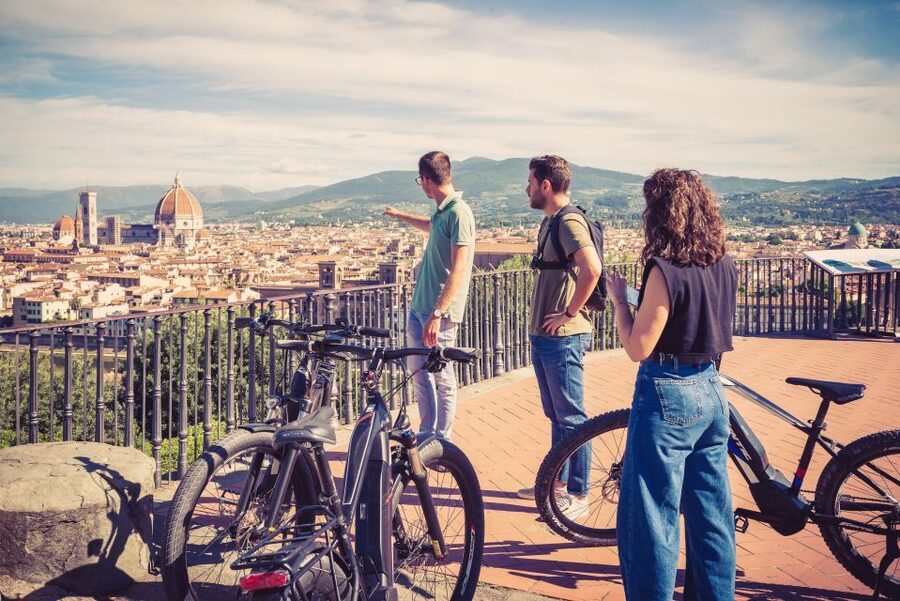 Florence: Night Tour by Electric Bike - Returning through the Duomo and medieval lanes