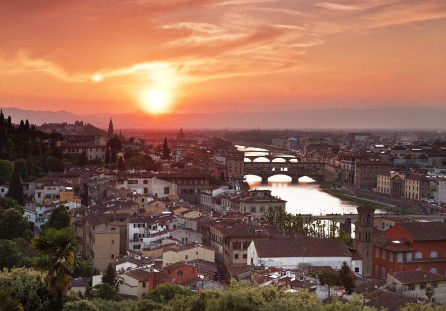 Florence: Night Tour by Electric Bike - Meeting the guide on Via de’ Neri