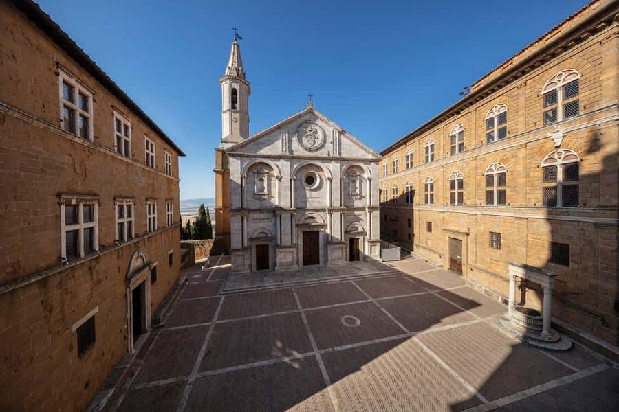 Florence: Orcia Valley, Montalcino, Pienza with Lunch & Wine - Guides, drivers, and the small-group question