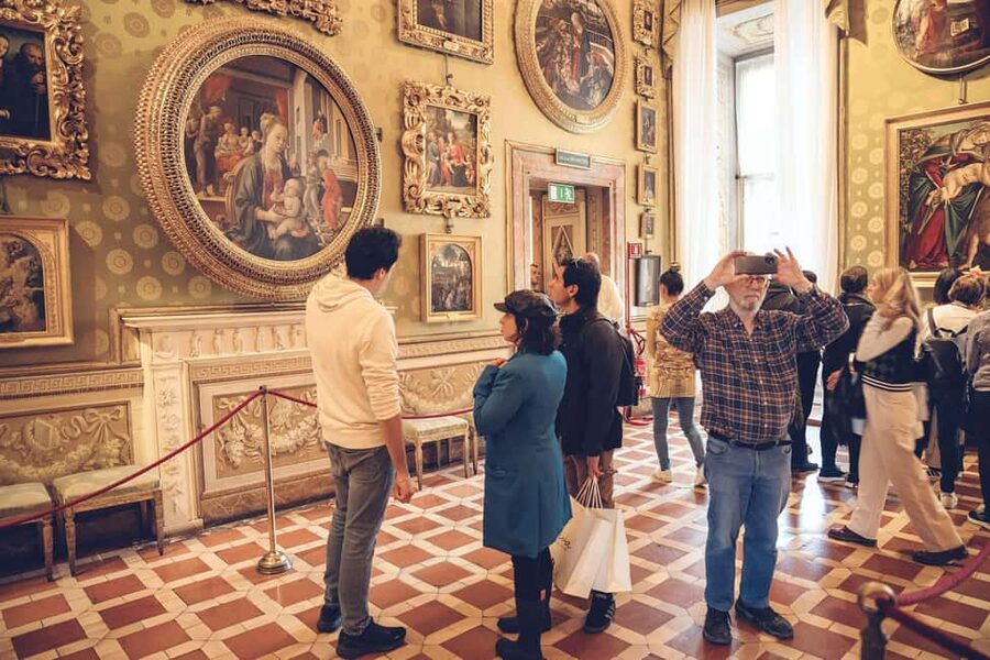Florence: Palatina Gallery and Pitti Palace Guided Tour - Languages, group comfort, and accessibility