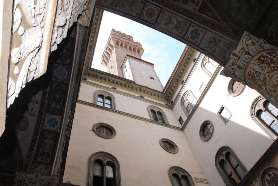 Florence: Palazzo Vecchio Guided Tour - Language choices and group style