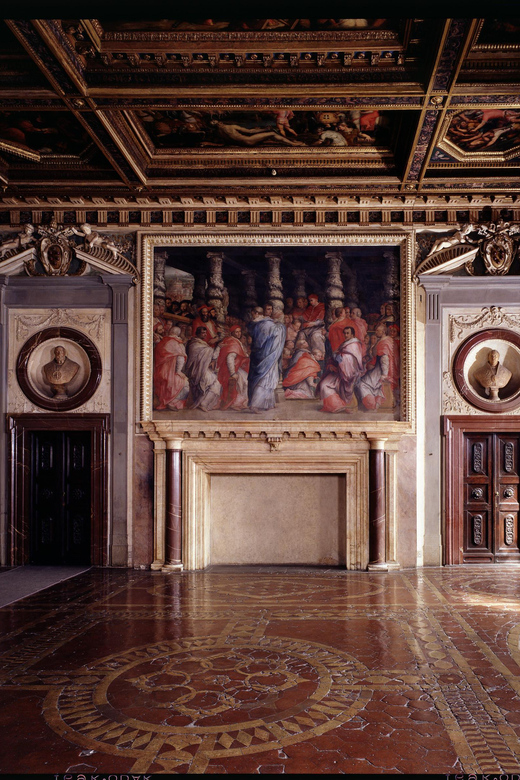 Florence: Palazzo Vecchio Ticket & Visit with optional Lunch - Francesco I’s study rewards close looking