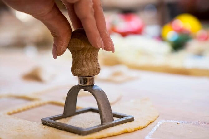 Florence: Pasta Cooking Class with Tiramisu & Gift Apron - Starting at Borgo Pinti with a glass of Tuscan spirit