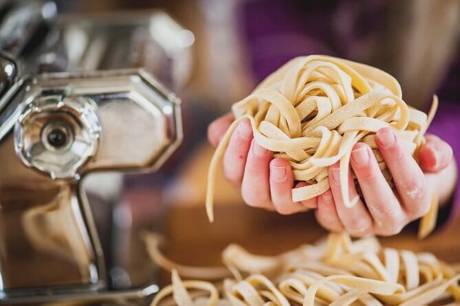Florence: Pasta Cooking Class with Unlimited Wine - Key points at a glance