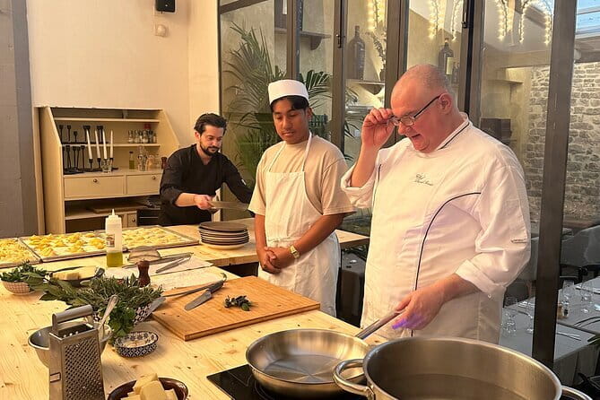 Florence: Pasta Cooking Class with Unlimited Wine - Timing, meeting point, and the one logistical caution