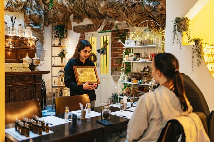 Florence: Perfume Masterclass and Sensory Experience - Why the shop setting matters