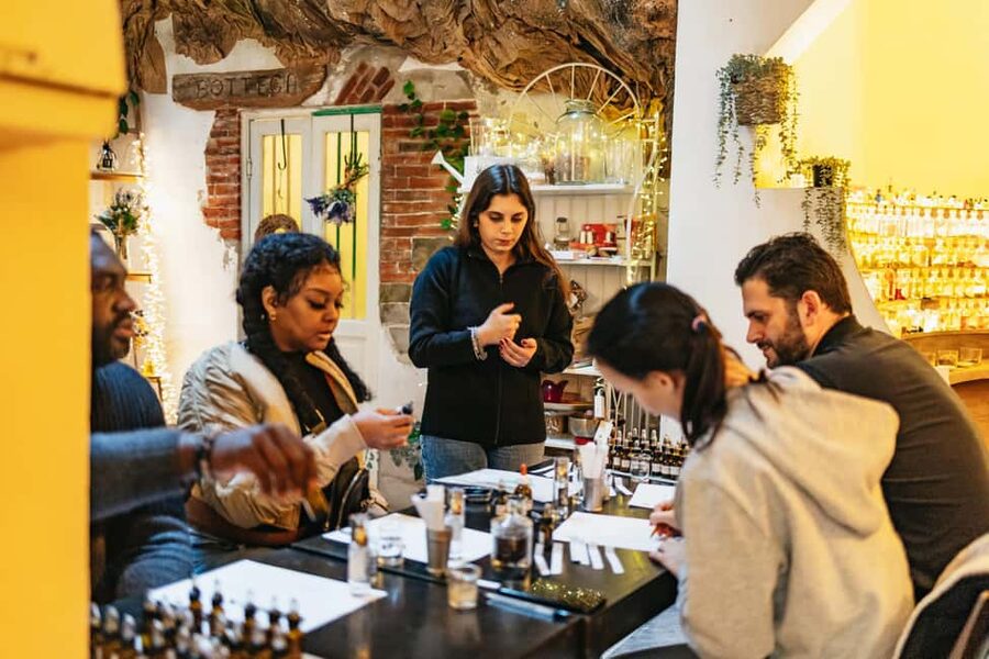 Florence: Perfume Masterclass and Sensory Experience - The pace, group size, and atmosphere