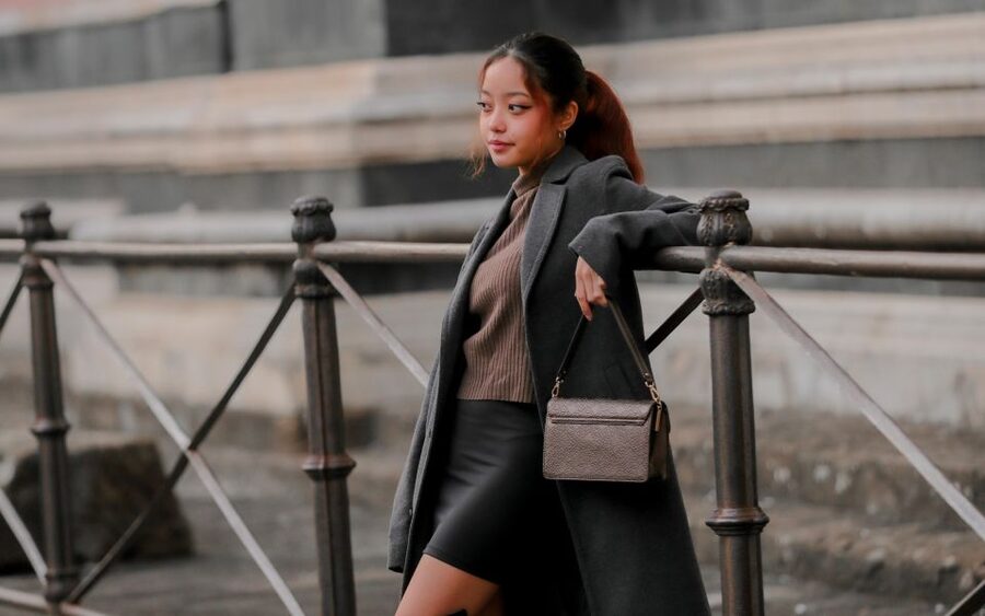Florence : Photoshoot In The City - A comfortable approach to posing