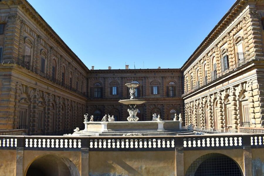 Florence: Pitti Palace Small Group Tour - Entering Pitti Palace with timed admission