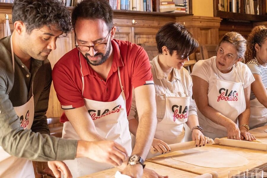 Florence: Pizza and Gelato Experience with Unlimited Wine - Key points at a glance