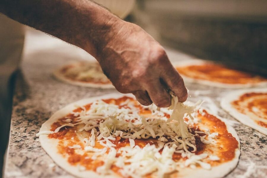Florence: Pizza and Gelato Experience with Unlimited Wine - Small details that improve the evening