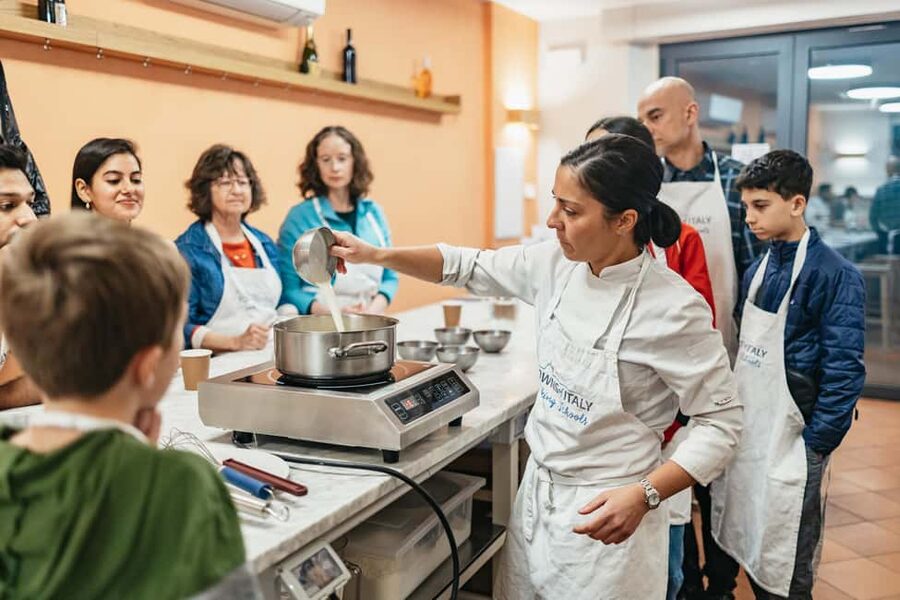 Florence: Pizza and Gelato Preparation Class - The teaching style and atmosphere