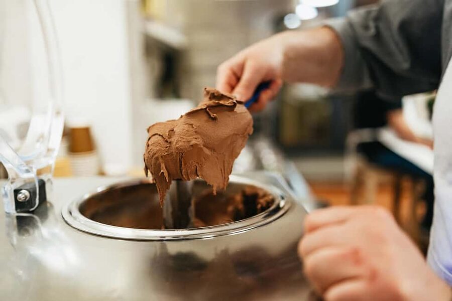 Florence: Pizza and Gelato Preparation Class - Stretching dough the Italian way