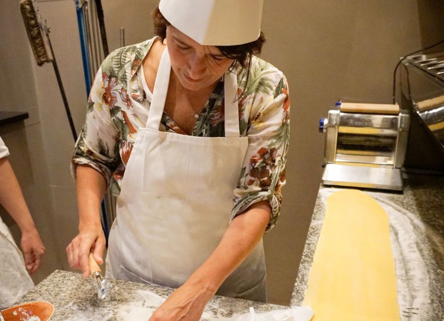 Florence: Pizza-Making and Gelato Experience - Stretching, saucing, and baking your own pizza
